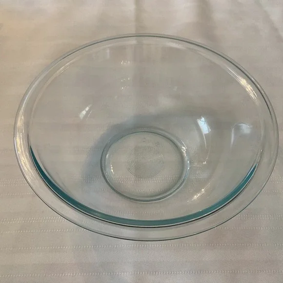 Vintage Pyrex 1.5L Mixing Bowl #323 - Picture 2 of 4